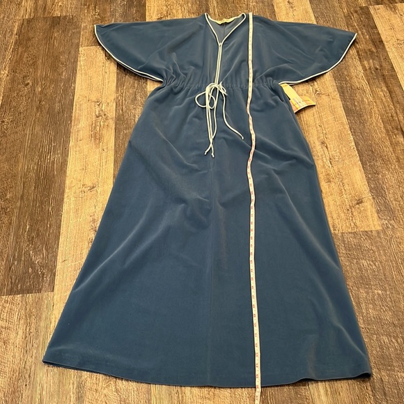 Rare 70’s Vanity Fair Shevelva Plush Velvet Warmth Robe/Gown Flare sleeve Size S - Picture 12 of 13